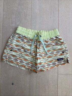 Patagonia Girls Printed Wave-Stripe Baggies Shorts in Pastel Yellow